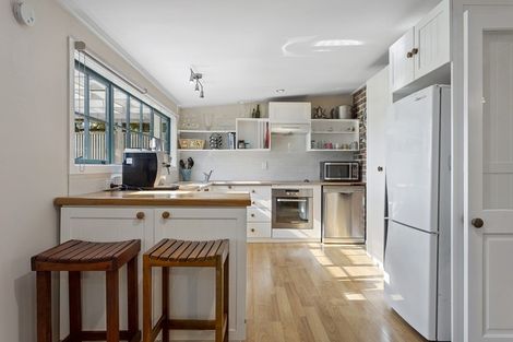 Photo of property in 54 Victoria Street, Oxford, 7430