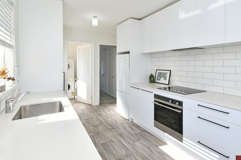 Photo of property in 5 Grimshaw Place, Henderson, Auckland, 0612