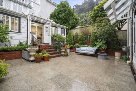 Photo of property in 17 Park Street, Thorndon, Wellington, 6011