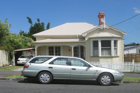 Photo of property in 11 Ewen Alison Avenue, Devonport, Auckland, 0624