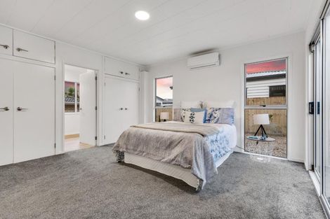 Photo of property in 38d Hetherington Road, Ranui, Auckland, 0612