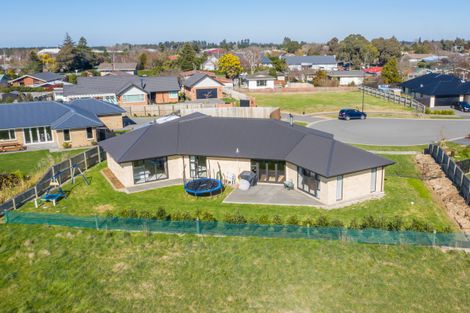 Photo of property in 7 Dundee Close, Darfield, 7510