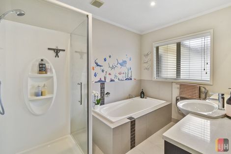 Photo of property in 242 Harbourside Drive, Karaka, Papakura, 2113