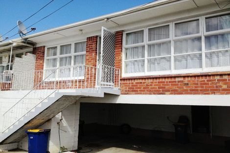 Photo of property in 2/228 Onewa Road, Birkenhead, Auckland, 0626