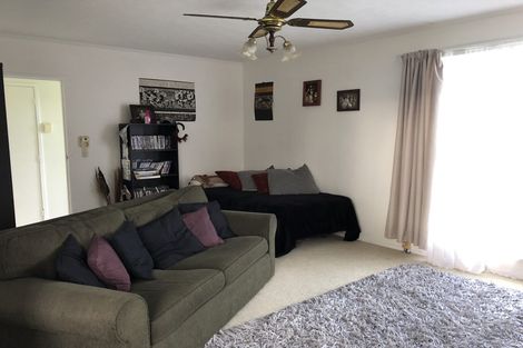 Photo of property in 10 Ewbank Place, Manurewa, Auckland, 2102