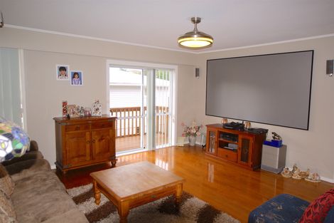 Photo of property in 18 Patts Avenue, Glendene, Auckland, 0602