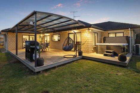 Photo of property in 16 Thomas Moore Place, Pukekohe, 2120