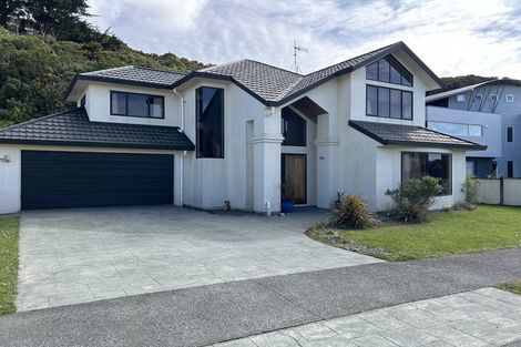 Photo of property in 12 Waterhouse Drive, Brooklyn, Wellington, 6021