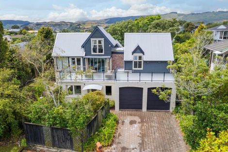 Photo of property in 5 Newnham Court, Tawa, Wellington, 5028