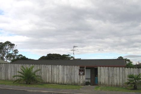 Photo of property in 76 Harmel Road, Glendene, Auckland, 0602