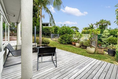 Photo of property in 3/18 Parr Terrace, Castor Bay, Auckland, 0620
