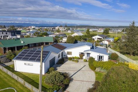 Photo of property in 32 Pratt Avenue, Foxton Beach, Foxton, 4815