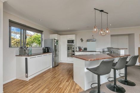 Photo of property in 16 Alma Street, Te Atatu South, Auckland, 0610