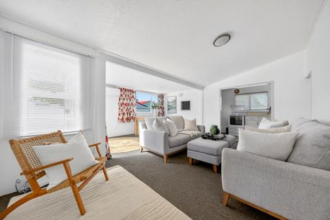 Photo of property in 1 Kempton Street, Greytown, 5712