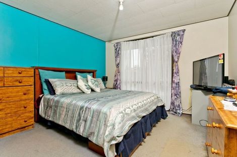 Photo of property in 80 Totaravale Drive, Totara Vale, Auckland, 0629