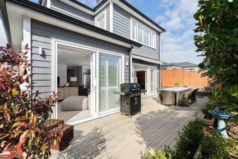 Photo of property in 37 Nobilo Road, Kumeu, 0810