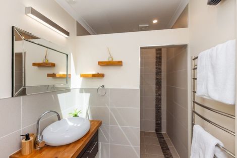 Photo of property in 56 Fairview Place, Havelock North, 4130