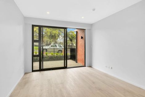 Photo of property in 1/25g Potter Avenue, Northcote, Auckland, 0627
