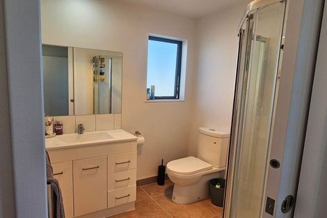 Photo of property in 12 Eileen Newey Place, Henderson, Auckland, 0612