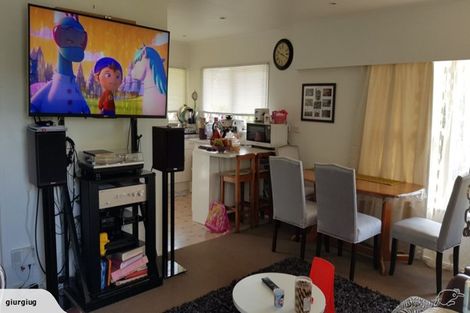 Photo of property in 1/10 Ayton Drive, Totara Vale, Auckland, 0629