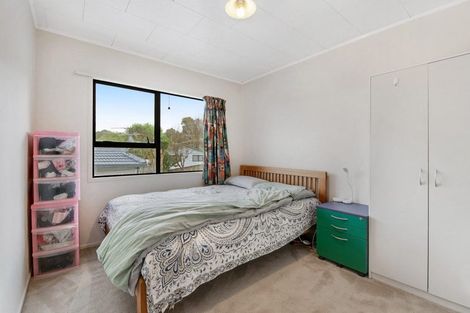 Photo of property in 1/22 Leiden Place, Totara Vale, Auckland, 0629