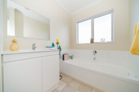 Photo of property in 17 King Street, Halcombe, Feilding, 4779