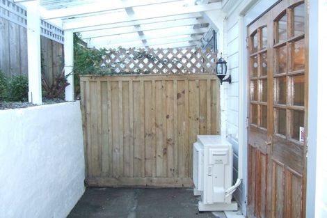 Photo of property in 80 Rolleston Street, Mount Cook, Wellington, 6021