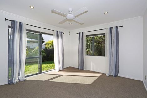 Photo of property in 23 Edgewater Parade, Waiuku, 2123