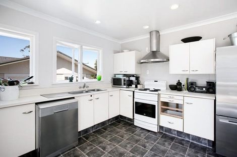 Photo of property in 42 Hilling Street, Titirangi, Auckland, 0604