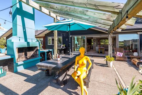 Photo of property in 1 Campbell Drive, Martinborough, 5711