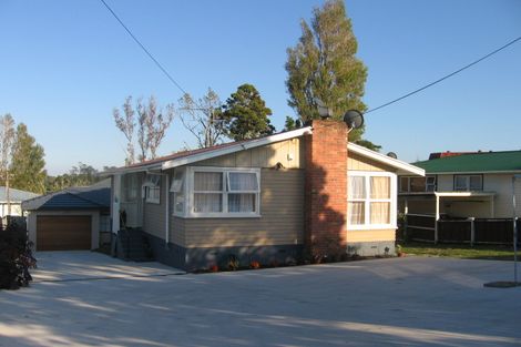 Photo of property in 1/542a Glenfield Road, Glenfield, Auckland, 0629