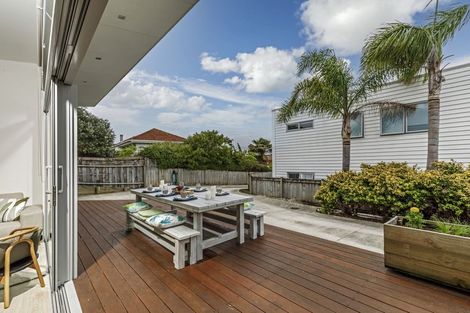 Photo of property in 8a Wairere Road, Torbay, Auckland, 0630
