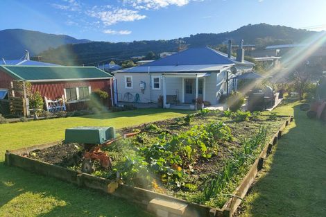 Photo of property in 108 Waikawa Road, Picton, 7220