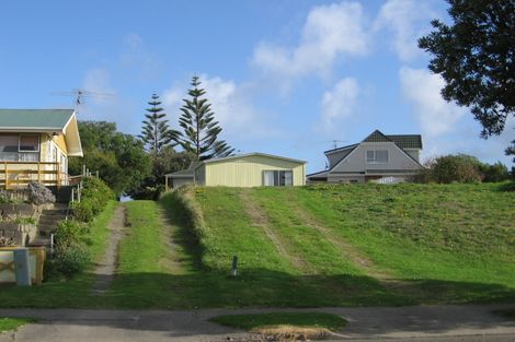 Photo of property in 44 Eruini Street, Waikanae Beach, Waikanae, 5036