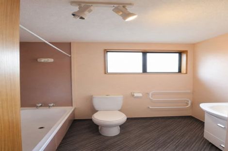 Photo of property in 22 Beatrice Place, Avonhead, Christchurch, 8042