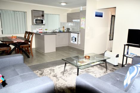 Photo of property in 18 Patts Avenue, Glendene, Auckland, 0602