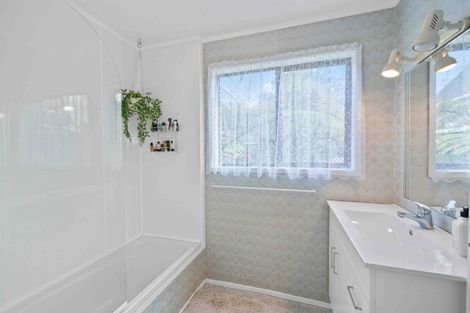 Photo of property in 48 Pokapu Street, Titirangi, Auckland, 0600