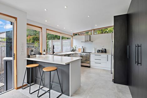 Photo of property in 190a Hutchinson Avenue, New Lynn, Auckland, 0600