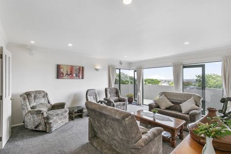 Photo of property in 8 Carl Place, Unsworth Heights, Auckland, 0632