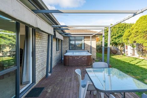 Photo of property in 21 Brompton Close, Richmond Heights, Taupo, 3330