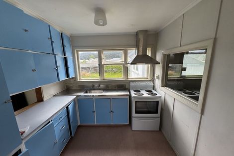 Photo of property in 7 Wainhouse Street, Stokes Valley, Lower Hutt, 5019