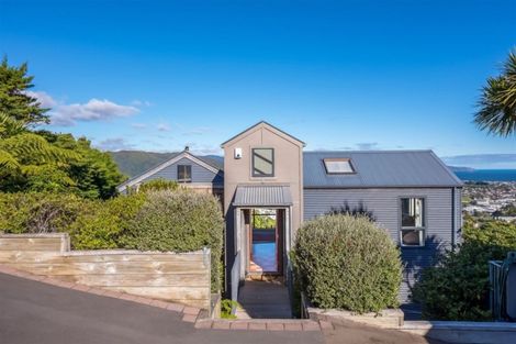 Photo of property in 100 Viewmont Drive, Harbour View, Lower Hutt, 5010