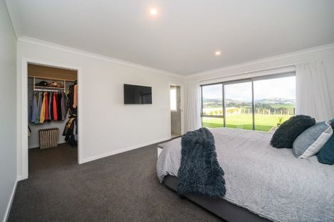 Photo of property in 22 Cyprus Place, Fitzherbert, Palmerston North, 4410