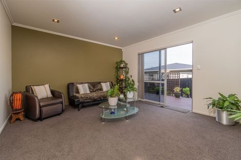 Photo of property in 4313a Great North Road, Glendene, Auckland, 0602