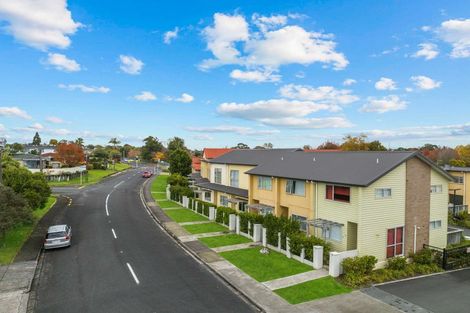 Photo of property in 26/11 Ray Small Drive, Papakura, 2110