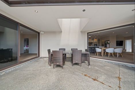 Photo of property in 5b Tupuhi Place, Highlands Park, New Plymouth, 4312