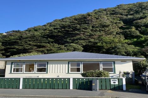 Photo of property in 121 Breaker Bay Road, Breaker Bay, Wellington, 6022