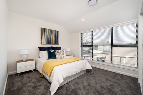 Photo of property in 15a The Parade, Bucklands Beach, Auckland, 2012