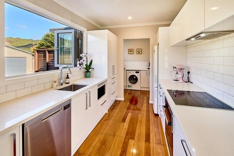 Photo of property in 33 Gibson Crescent, Naenae, Lower Hutt, 5011