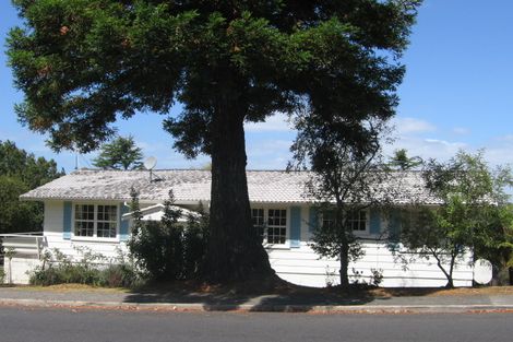 Photo of property in 14 Easton Park Parade, Glenfield, Auckland, 0629